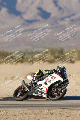 media/Dec-07-2025-CVMA (Sun) [[3e7d2de5dc]]/Race 18-Formula Twins-Formula 40 UL/